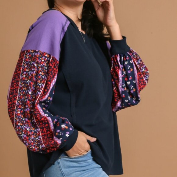 UMGEE Colorblock Contrast Knit Top with Printed Sleeves - Picture 4 of 6